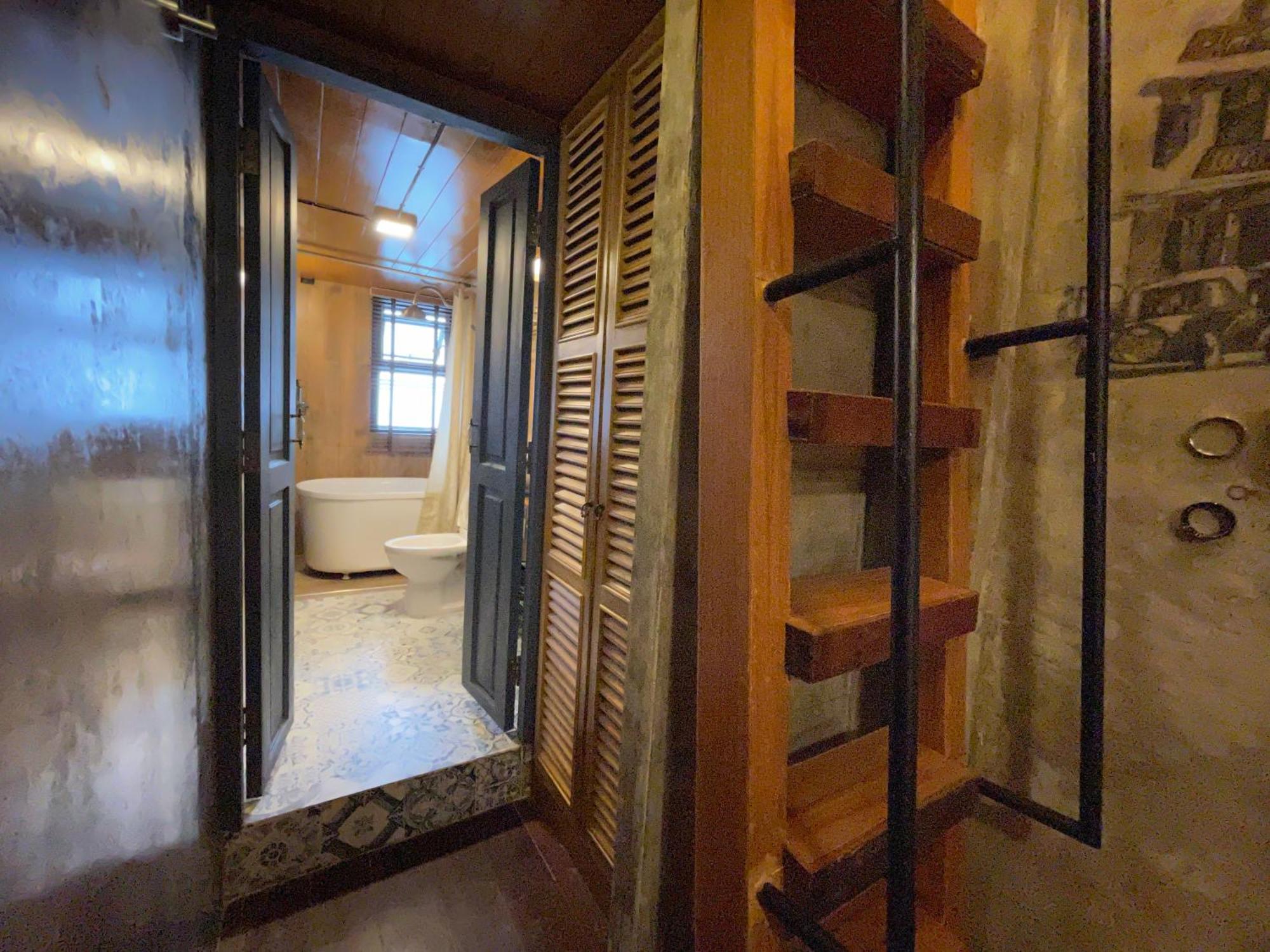 Central Old Town Cottage Bangkok Exterior photo
